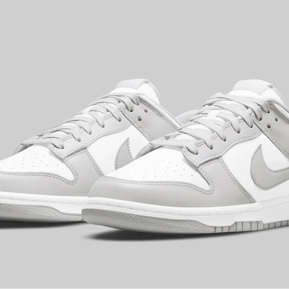 NIKE GREY FOG DUNKS - 7 Woman